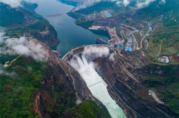 Die ±800-kV-Höchstspannungs-Gleichstromleitung vom Kraftwerk Baihetan nach Jiangsu wurde fertiggestellt und in Betrieb genommen.